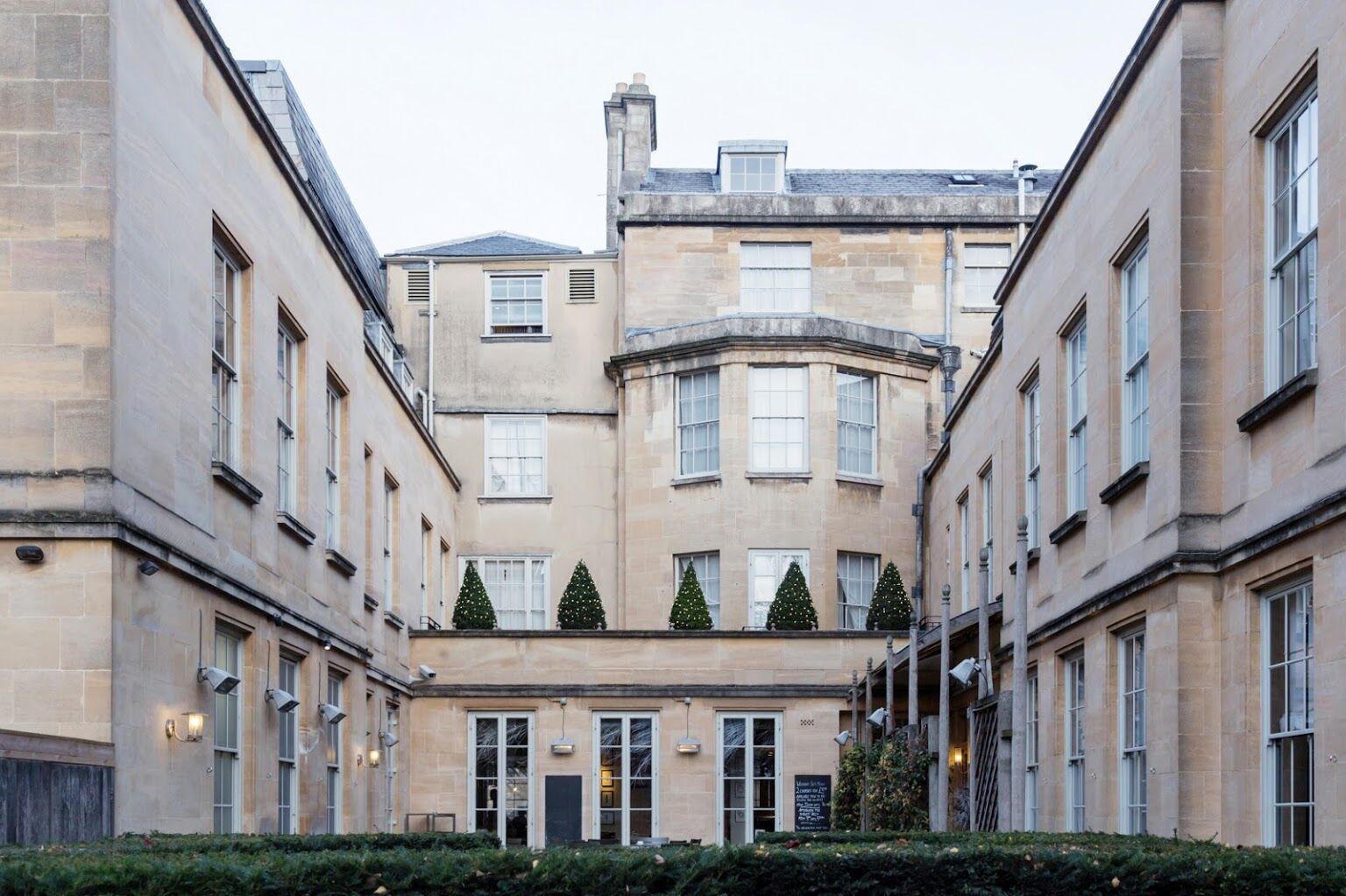 Old Bank Hotel Oxford Ngoại thất bức ảnh The courtyard of the Royal Society